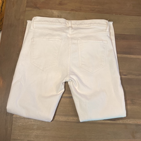 GAP 1969 Women’s white True Skinny Ankle jeans. Frayed hem. Size 28. - Picture 4 of 7